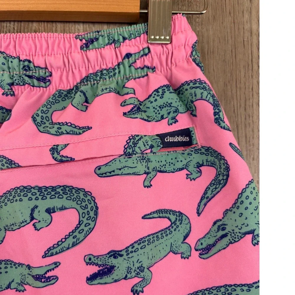 Chubbies Mens Pink Alligator Print Swim Trunks 5.5 Inch Inseam Small Alligone